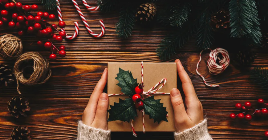 How to choose the perfect Christmas gift? Perfumes aren't the only things that have power!