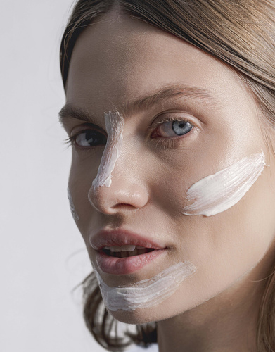 Ziaja Maseczka - Peeling do Twarzy z Kwasem Hialuronowym 55ml