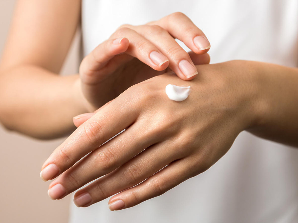 Eveline Sweet Hand Strawberry Moisturizing Hand Cream with Shea Butter 50ml