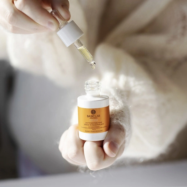 BasicLab Dermokosmetyki Esteticus Antyoksydacyjne Serum Wzmacniające 15ml