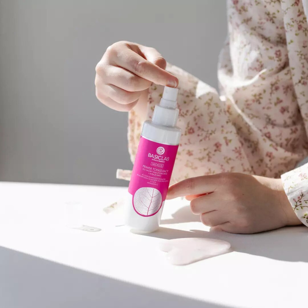 BasicLab Micellis Primer Tonizujący 3% Glikozaminoglikanów 2 % Kompleksu Komórek Macierzystych z Cica Witamina C dla Skóry Naczynkowej i Wrażliwej 150ml