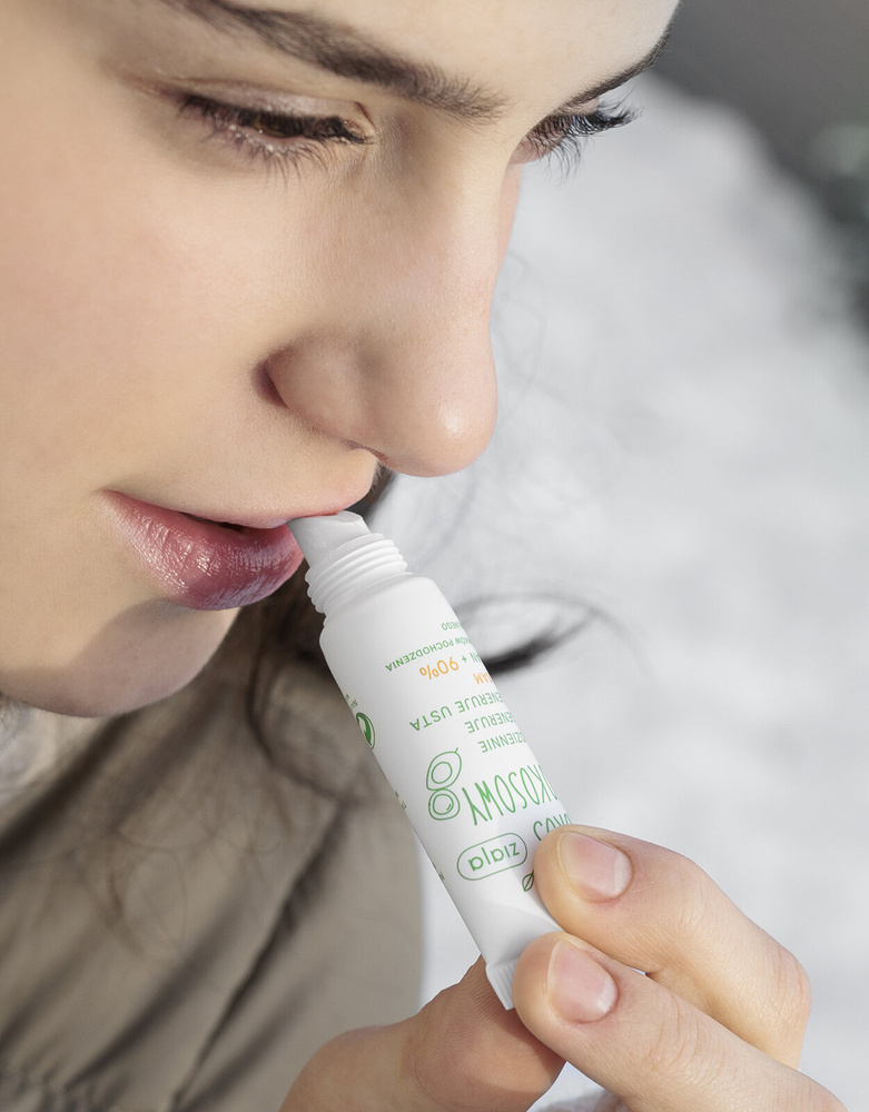 Ziaja Coconut Vibes Odżywczy Balsam do Ust 10ml Best Before 31.12.25