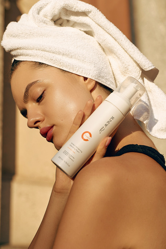 SunewMed + Perfect Whitening Cleansing Foam with Vitamin C for Face and Eye for All Skin Types 200ml