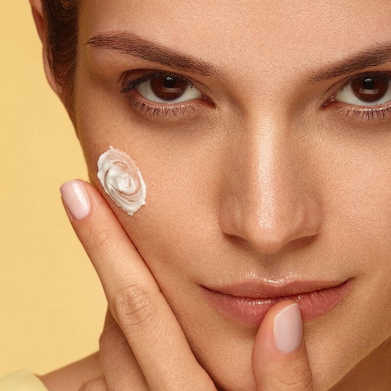 Eveline Beauty & Glow Water Bomb! Krem Nawilżająco-Odżywczy dla Skóry Suchej i Odwodnionej 75ml