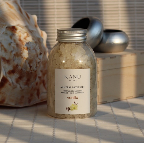 Kanu Nature Regenerująca Mineralna Sól do Kąpieli o Zapachu Wanilii 350g Best Before 06.03.26