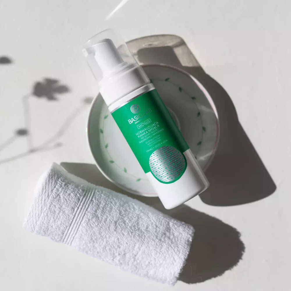 BasicLab Micellis Normalizing Cleansing Foam 2% Prebiotics Azeloglycine Glycyrrhizin for Oily Acne and Sensitive Skin 150ml