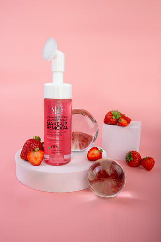 Apis Strawberry Strawberry Facial Cleansing Foam for All Skin Types for Day and Night 150ml