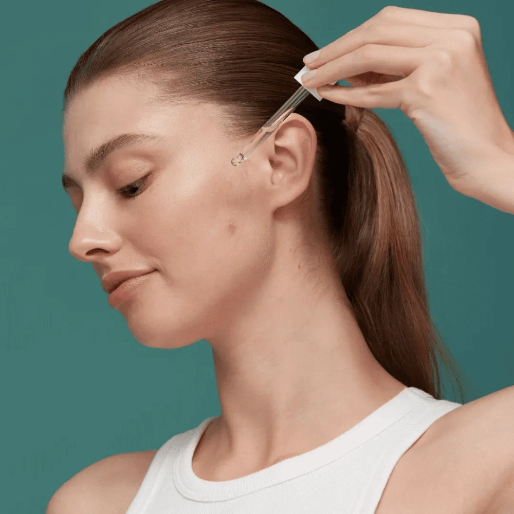 BasicLab Cosmetology Serum Zmniejszające Niedoskonałości z Niacynamidem 10% Redukcja i Zwężenie dla Skóry Problematycznej na Dzień i na Noc 30ml