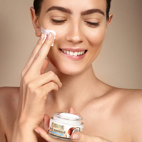 Eveline Rich Coconut Kokosowy Multi-Nawilżający Krem do Twarzy do Każdego Rodzaju Cery 50ml