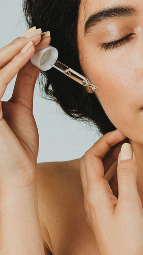 Eveline Concentrated Formula Liftingujące Serum z Multi Peptydami na Twarz Szyję i Dekolt 18ml