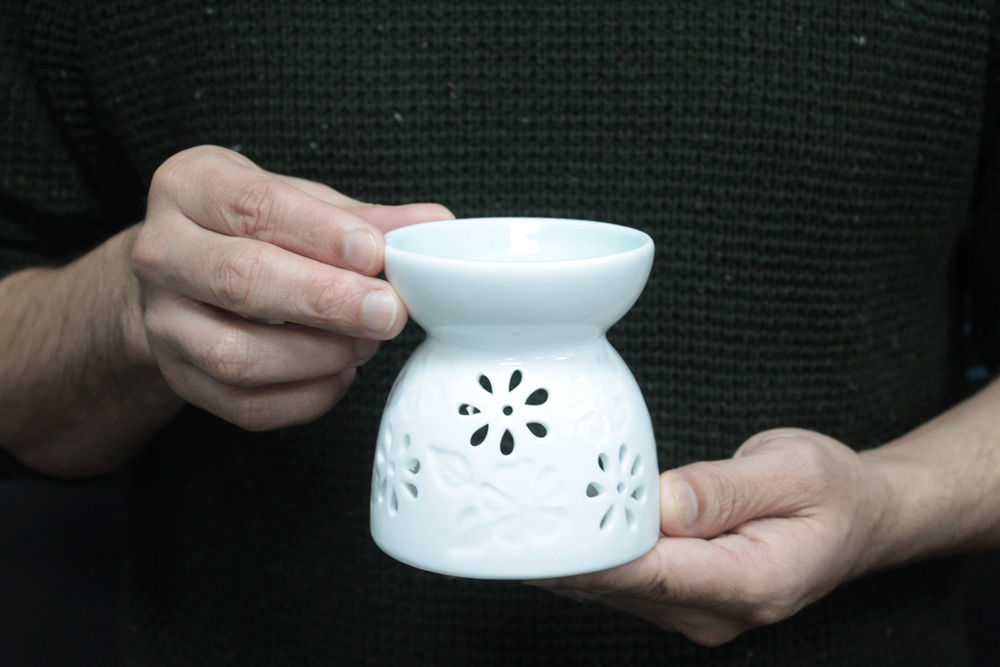 Classic White Oil Burner - Floral with Teal Well